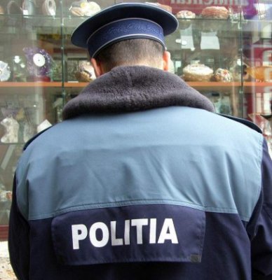 Paznicii societăţilor comerciale din Constanţa, controlaţi de poliţişti